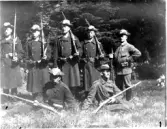 Beredskap krigsår 1914. Samling med Landstormen* inför 1:a världskriget. Landstormen motsvarade dagens hemvärn och männen bar trekantiga hattar på huvudet.
Stående från vänster: 1. Okänd. 2. Axel Andreasson, Tulebo Sörgården. 3. John Bengtsson, Vommedal. 4. Okänd. 5. Okänd. Sittande från vänster: 1. Edvin Bengtsson, Tulebo. 2. Hjalte Svensson, Tulebo.