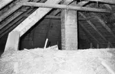 Tal och bjälkar på stallets loft Karlslunds herrgård, 1981