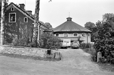 Bilar vid manegen vid Karlslunds herrgård, 1981