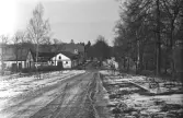 Vägen från Karlslunds herrgård ner till stallet och andra byggnader, 1981