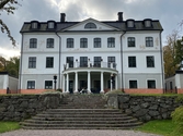 Forsbacka herrgård, ombyggnad av fönsterbågar på den norra fasaden.