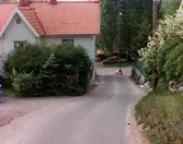 Nedre delen av Franckegatan i Mölndals Kvarnby, omkring 1975-1980. Huset till vänster är Roten L 1A.