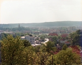 Utsikt från Lilla Glasberget mot de centrala delarna av Mölndal, omkring 1975-1980.