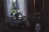Liten sittgrupp vid fönster på Karlslunds herrgård, 1980-tal