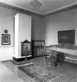 Kakelugn med gnistskydd vid Soffgrupp i Karlslunds herrgård, 1981