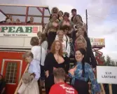 Utklädd kommunal personal på Drakbåtsfestivalen i Örebro, 2000