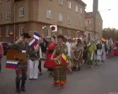 Utklädda deltagare på Drakbåtsfestivalen i Örebro, 2000
