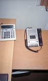 Nätkopplad kalkylator och diktafon i Tysslinge, 1990