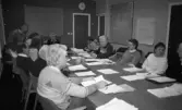 Möte på Tysslinge Kommundelskontor i Tysslinge, 1985