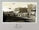 Parad på gatan under nationaldagsfirande i McCook i Nebraska,1913-07-04