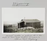 Obebodd hytta på prärien där de tillbringade en kall natt. Belägen 1800 meter över havet, Wyoming, 1913-07-11