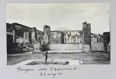 Ruiner i Pompeji med vulkanen Vesuvius i bakgrunden, 1913-08-22