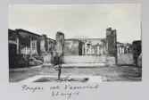 Ruiner i Pompeji med vulkanen Vesuvius i bakgrunden, 1913-08-22