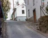 Bostadsbebyggelse vid Görjelycksgatan i Mölndals Kvarnby, omkring 1975-1980. Från vänster Roten K 4 och Roten K 12 C eller D.