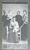 Familj, gruppbild. Från vänster: Enok Sundling med sonen Georg, Dagny med sonen Harald, Dagnys mor Karolina och en av Dagnys systrar.