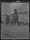 På kuvertet står följande information sammanställd vid museets första genomgång av materialet: Staty Gustaf Adolfs Torg.