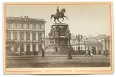 På kuvertet står följande information sammanställd vid museets första genomgång av materialet: St Petersburg Kejsar Nicolas I staty
Monument