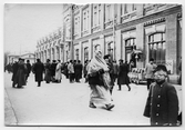 På kuvertet står följande information sammanställd vid museets första genomgång av materialet: Rysk järnvägsstation.