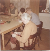 Fikastund för de boende och personal (namnuppgifter saknas) i Brattåshemmets matsal 1970-tal.