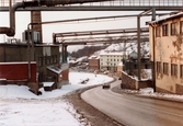 Mölndals Kvarnby i januari 1984. Vy från Kråkan mot Gamla torget. Närmast industribyggnader tillhörande Soab.