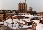 Mölndals Kvarnby i januari 1984. Vy från Kråkan mot industribyggnader tillhörande Soab.