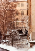 Mölndals Kvarnby i januari 1984. Mölndalsfallen utanför byggnaden 