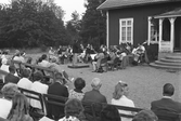 Örebro underhållningsorkester konserterar på Vinön, 1973-07-13