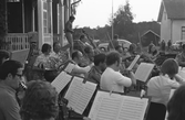 Örebro underhållningsorkester konserterar på Vinön, 1973-07-13