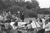 Örebro underhållningsorkester konserterar på Vinön, 1973-07-13