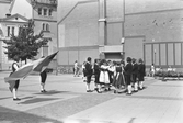 Folkdansare på Olof Palmes torg, 1975