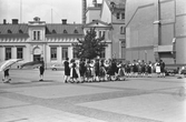 Folkdansare på Olof Palmes torg, 1975