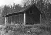 Uthus vid Hjälmarsbergs herrgård, april 1975
