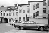 Mattpiskställning på bakgård, 1980-tal