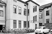 Bakgård med cykelparkering, 1980-tal