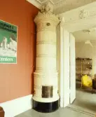 Kakelugn vid dörr, Stortorget 8, 1977-1979