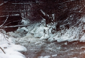 Mölndalsån vid Grevedämmet i Mölndal, januari 1984.