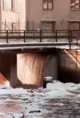 Mölndalsfallen vid Forsebron i Mölndals Kvarnby i januari 1984. I bakgrunden Kvarnbygatan 4.
