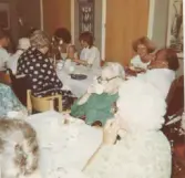 Anhörigträff i Brattåshemmets matsal 1970-tal. Namnuppgifter saknas.