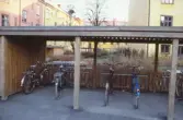 Cykelparkering på bakgård i Örebro, 1970-tal