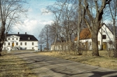 Mangårdsbyggnad och flyglar vid Hjälmarsberg, 1980-tal