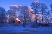 Rött hus i vinterlandskap, 1980-tal