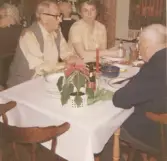 Anhörigträff på Brattåshemmet 1970-tal. Från vänster: 1. Per Pettersson (med glasögon). 2. Pers dotter. 3. Alfred Mattsson (med ryggen mot kameran).
