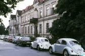 Bilar parkerade längst Angelgatan, 1970-tal