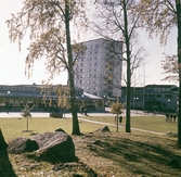 Centrum med höghus i Baronbackarna, 1960-tal