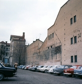 Bilparkering på rivningstomt, 1971