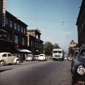 Bil och busstrafik på Drottninggatan, 1960-tal