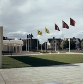 Flaggor utanför utställningen Örebro 700 år, 1965