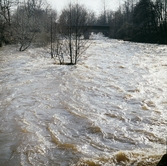 Strömmande vatten i Svartån i Karlslund, 1970-tal