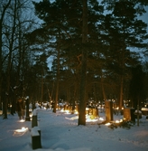 Gravlyktor på kyrkogården vid Längbro kyrka, 1970-tal