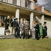 Grupp framför Glanshammars prästgård, 1965